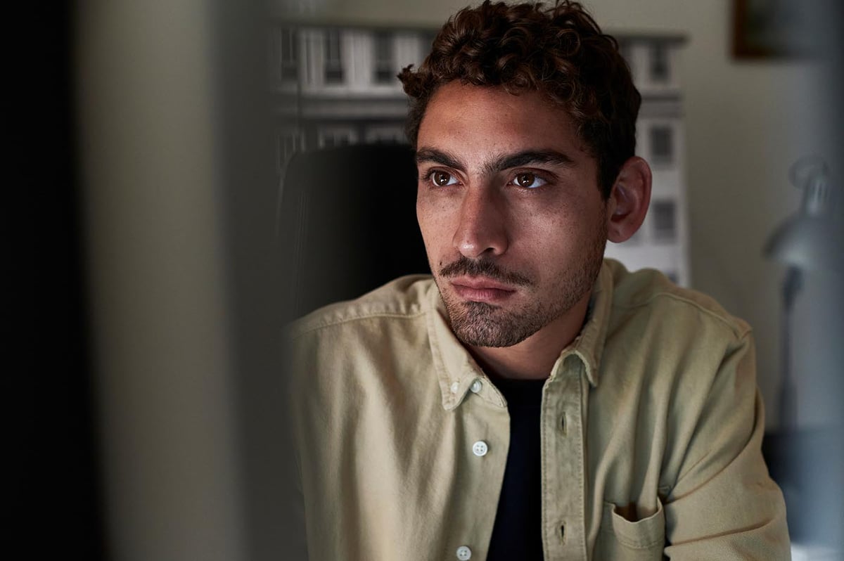guy-with-khaki-shirt-1400px